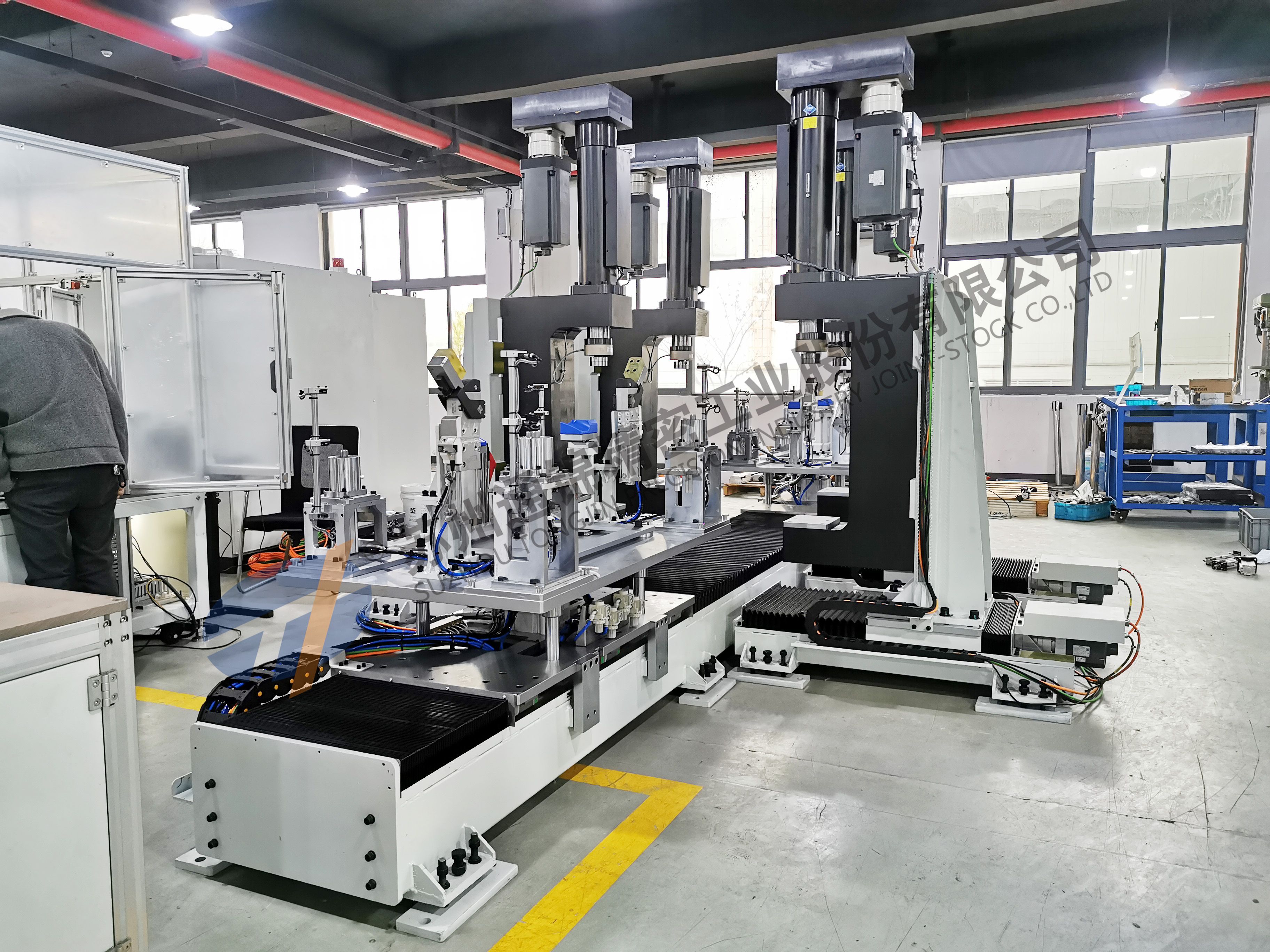 四驅(qū)壓裝設(shè)備